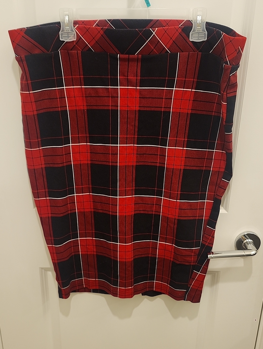 torrid Red and Black Plaid Pencil Skirt Size 2 (18-20)